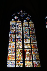 ケルン大聖堂のステンドグラスです。物凄い迫力でした。中にはバイエルンから寄付されたというものもあり、十字軍がモチーフになっていたりと内容も様々です。