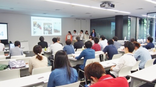 活動報告の様子