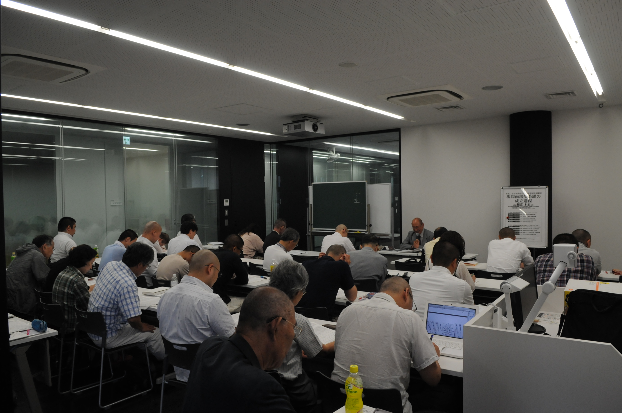 頼富先生講義風景2.jpg