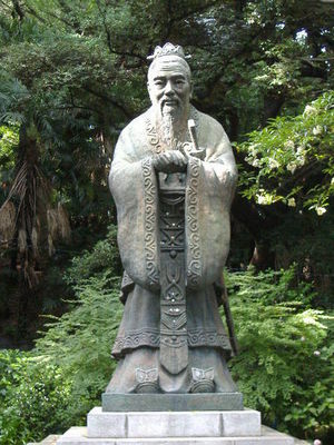 450px-Confucius_Statue_at_the_Yushima_Seido.jpg