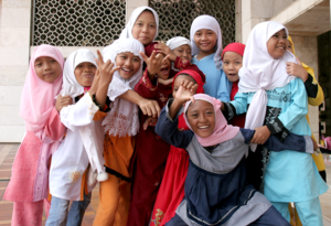 800px-Muslim_girls_at_Istiqlal_Mosque_jakarta.png