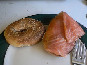 800px-Bagels'n'Lox.jpg